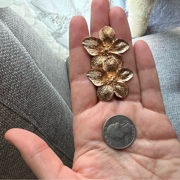 Botanical 14KT Gold Flower Statement Earrings 🌿 - Picture 6 of 6